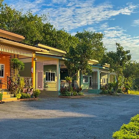 Baan Suan Mee Tang Hotel Csanthaburi Kültér fotó